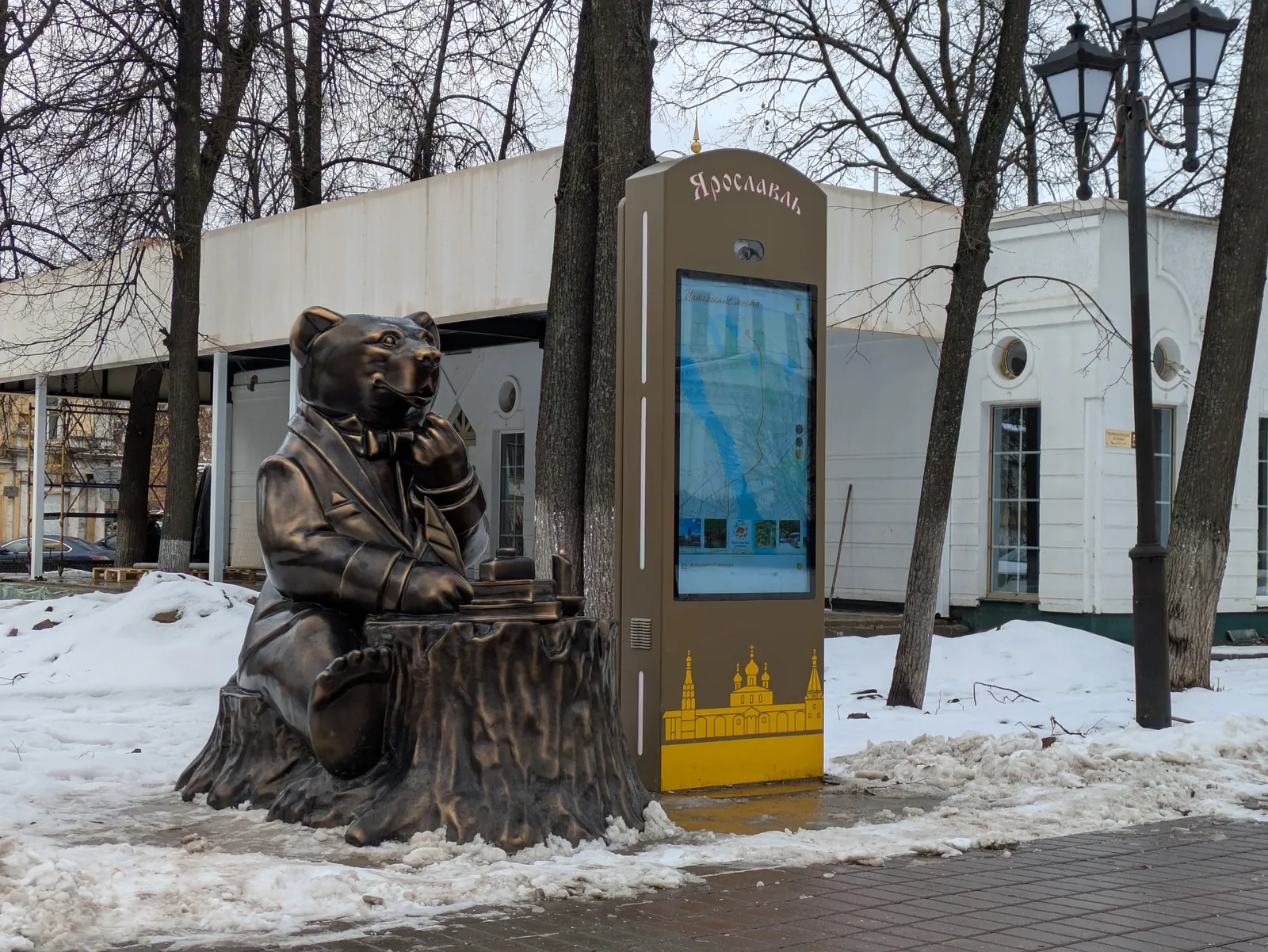 Стойка навигации на улице